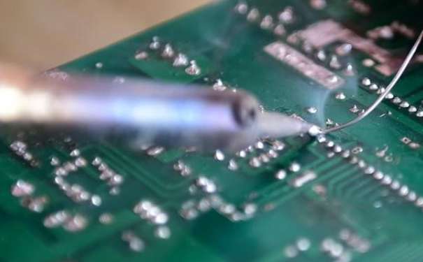 電子元器件鐳射焊接的原理是什么？